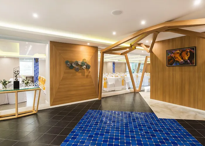 Zircon Hotel 3*